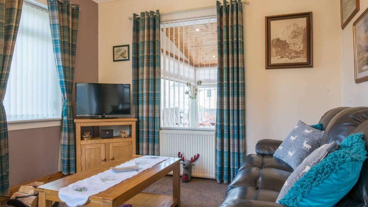 Pippin, Tranquil Scottish Cottage With Hot Tub Airdrie Kültér fotó
