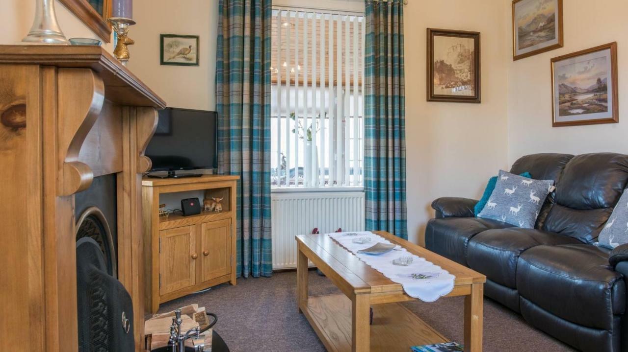 Pippin, Tranquil Scottish Cottage With Hot Tub Airdrie Kültér fotó
