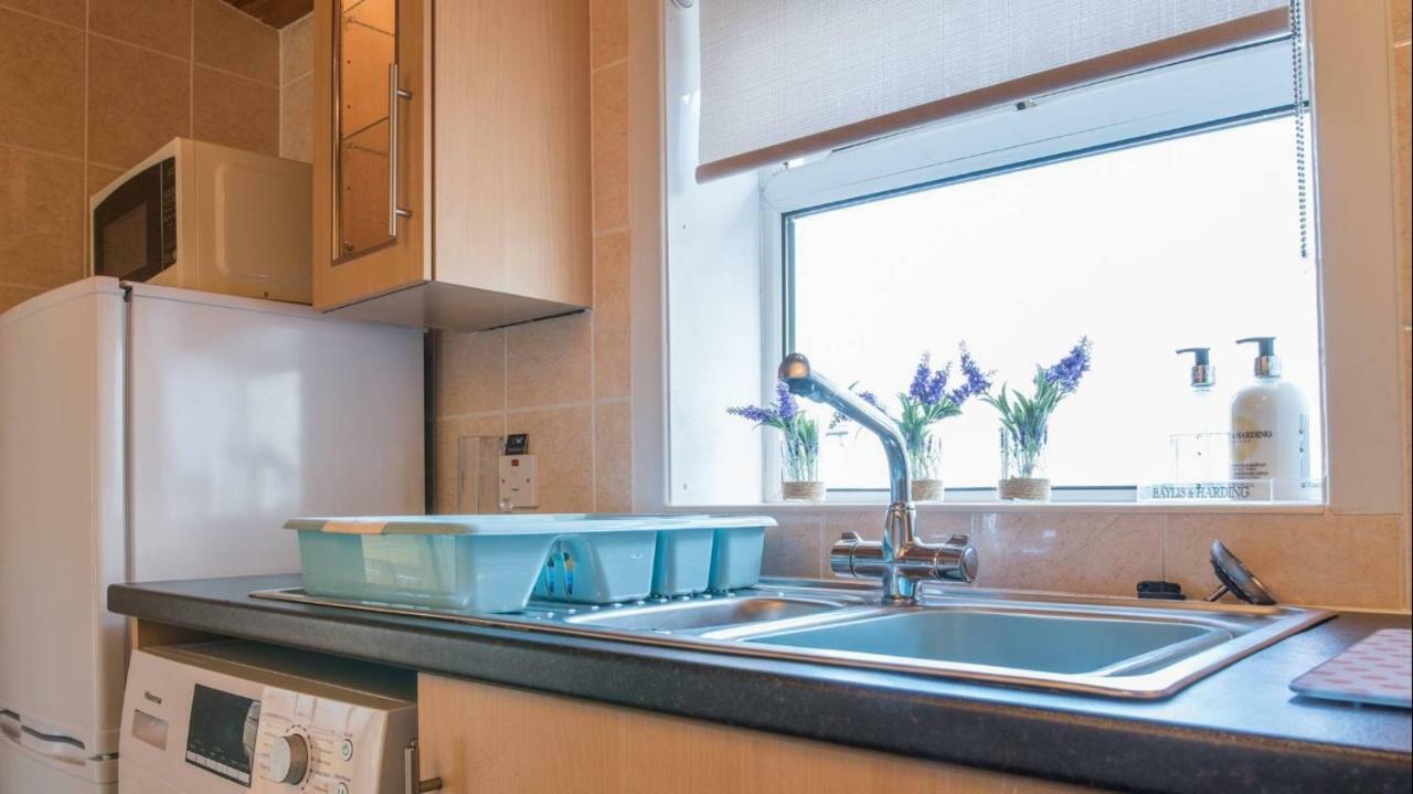 Pippin, Tranquil Scottish Cottage With Hot Tub Airdrie Kültér fotó