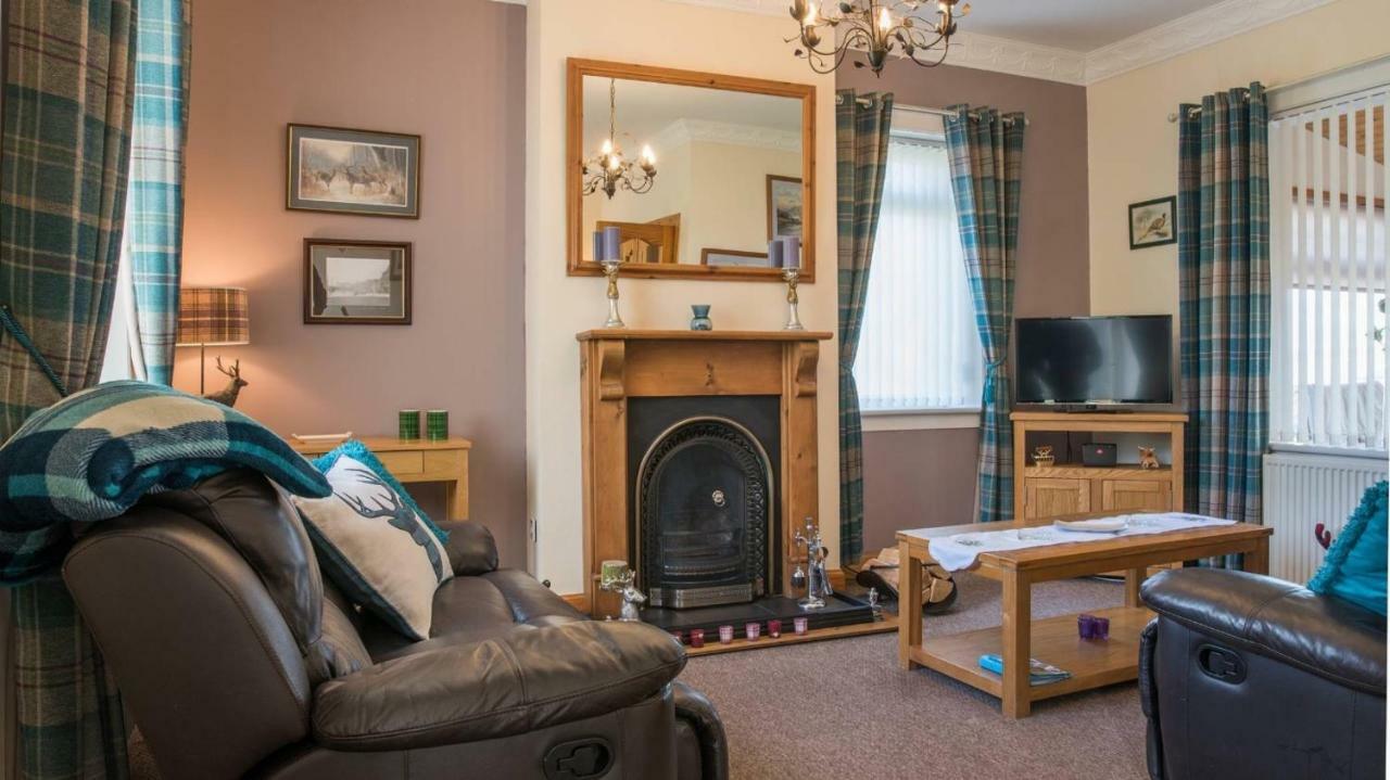 Pippin, Tranquil Scottish Cottage With Hot Tub Airdrie Kültér fotó