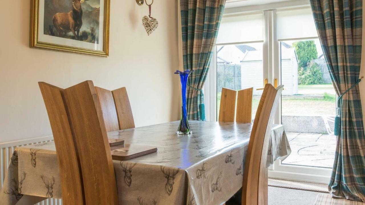 Pippin, Tranquil Scottish Cottage With Hot Tub Airdrie Kültér fotó