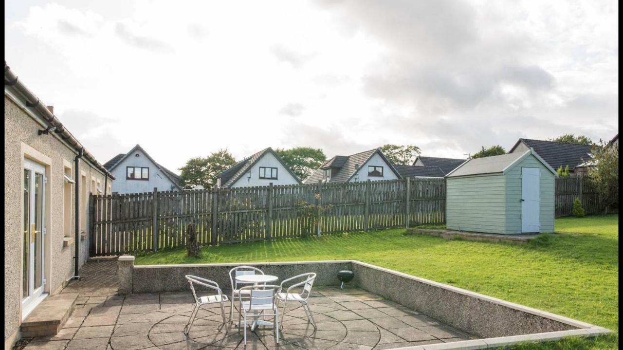 Pippin, Tranquil Scottish Cottage With Hot Tub Airdrie Kültér fotó